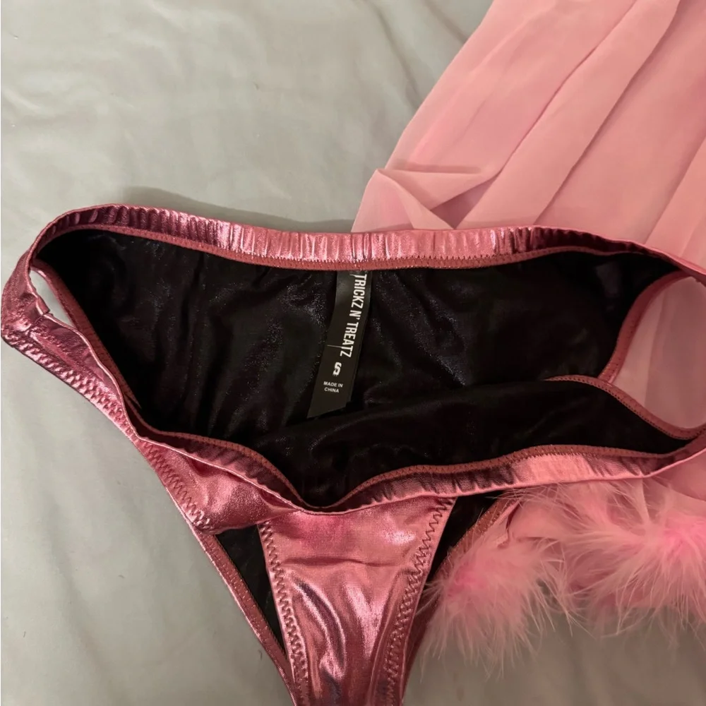 Pink Feathered Lingerie Set - Picture 5 of 16